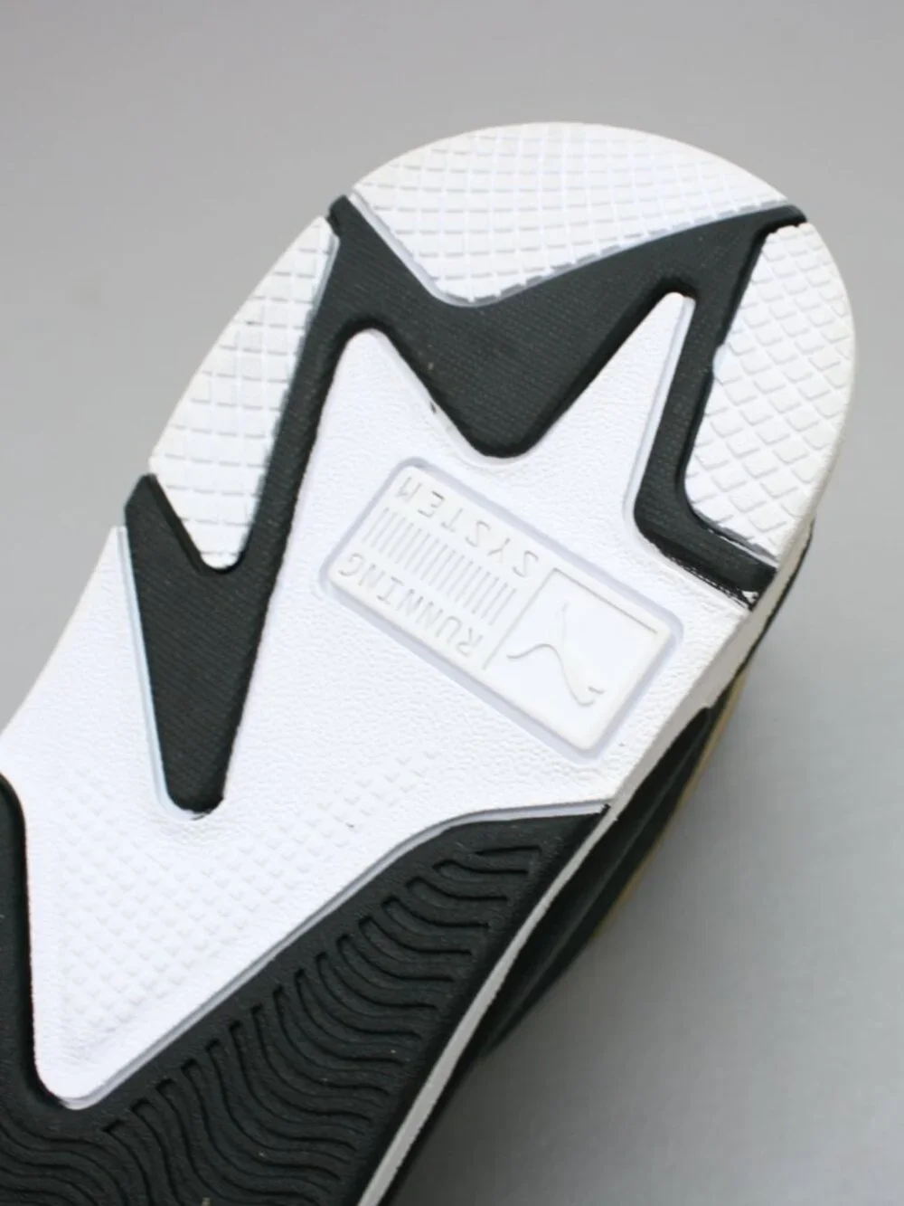 Puma Men's 11.5 RS-X Trophy Black Team Gold Running Gym Shoes Sneakers 369451-01